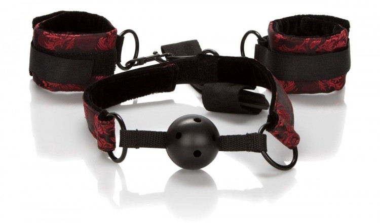 Кляп с наручниками Breathable Ball Gag With Cuffs от California Exotic Novelties
