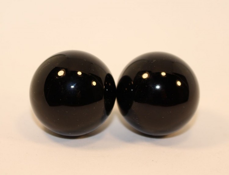 Чёрно-белые вагинальные шарики со смещенным центром тяжести от 4sexdreaM