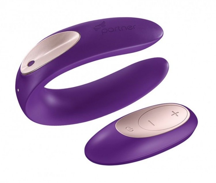 Фиолетовый вибратор для пар Partner Plus Remote с пультом ДУ от Satisfyer