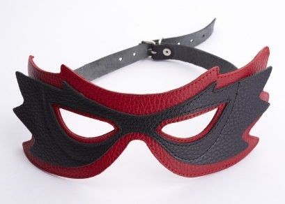 Чёрно-красная маска с прорезями для глаз от Sitabella
