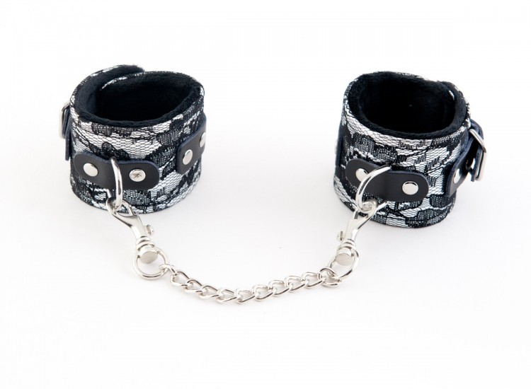 Кружевные серебристые наручники от ToyFa