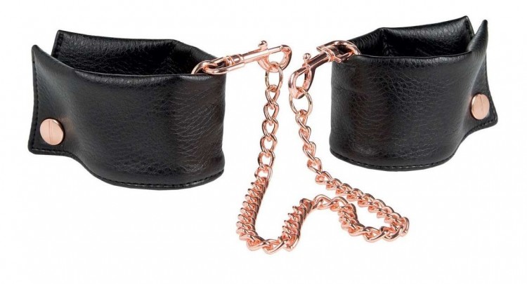 Черные мягкие наручники Entice French Cuffs с цепью от California Exotic Novelties