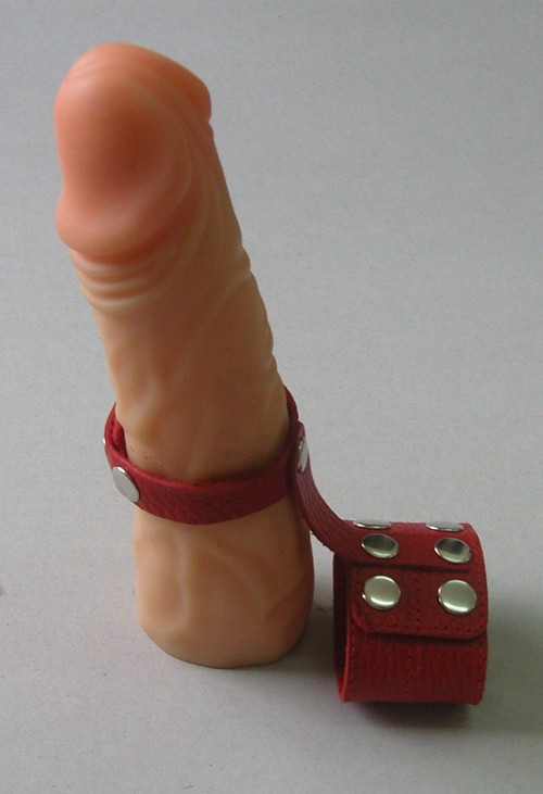 Красный кожаный поводок на пенис с кнопками от Sitabella