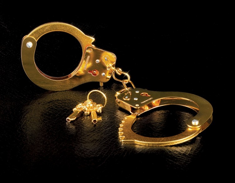 Золотистые наручники Metal Cuffs от Pipedream