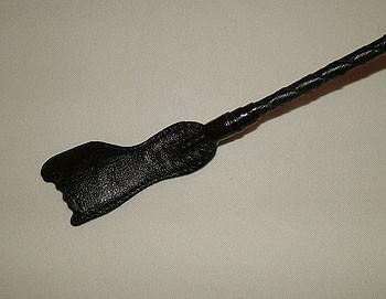 Чёрный стек с плетеной ручкой и наконечником-ступнёй - 70 см. от Подиум