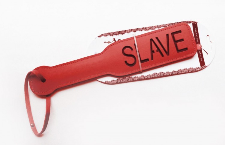 Красная шлёпалка Slave - 31,5 см. от Пикантные штучки