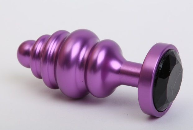 Фиолетовая ребристая анальная пробка с чёрным кристаллом - 7,3 см. от 4sexdreaM