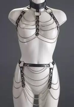 Женский комплект с цепочками: топ и юбка от Подиум
