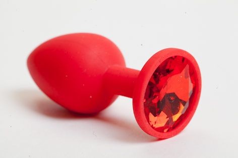 Красная силиконовая анальная пробка с красным стразом - 7,1 см. от 4sexdreaM
