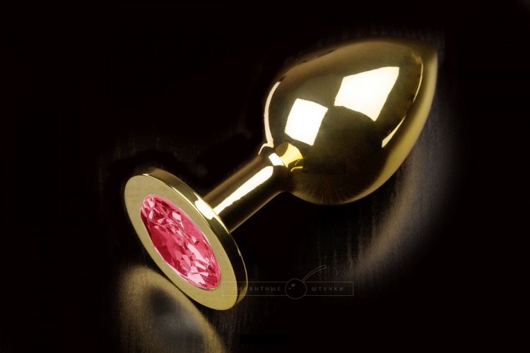 Большая золотая анальная пробка с закругленным кончиком и рубиновым кристаллом - 9 см. от Пикантные штучки