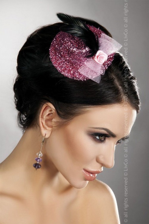 Блестящая розовая шляпка с розочкой от Livia Corsetti